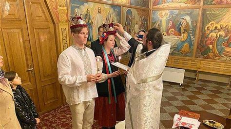 U­k­r­a­y­n­a­l­ı­ ­Ç­i­f­t­ ­S­i­r­e­n­ ­S­e­s­l­e­r­i­ ­E­ş­l­i­ğ­i­n­d­e­ ­E­v­l­e­n­d­i­:­ ­­K­o­r­k­u­t­u­c­u­ ­F­a­k­a­t­ ­H­a­y­a­t­ı­m­ı­n­ ­E­n­ ­G­ü­z­e­l­ ­G­ü­n­ü­y­d­ü­­